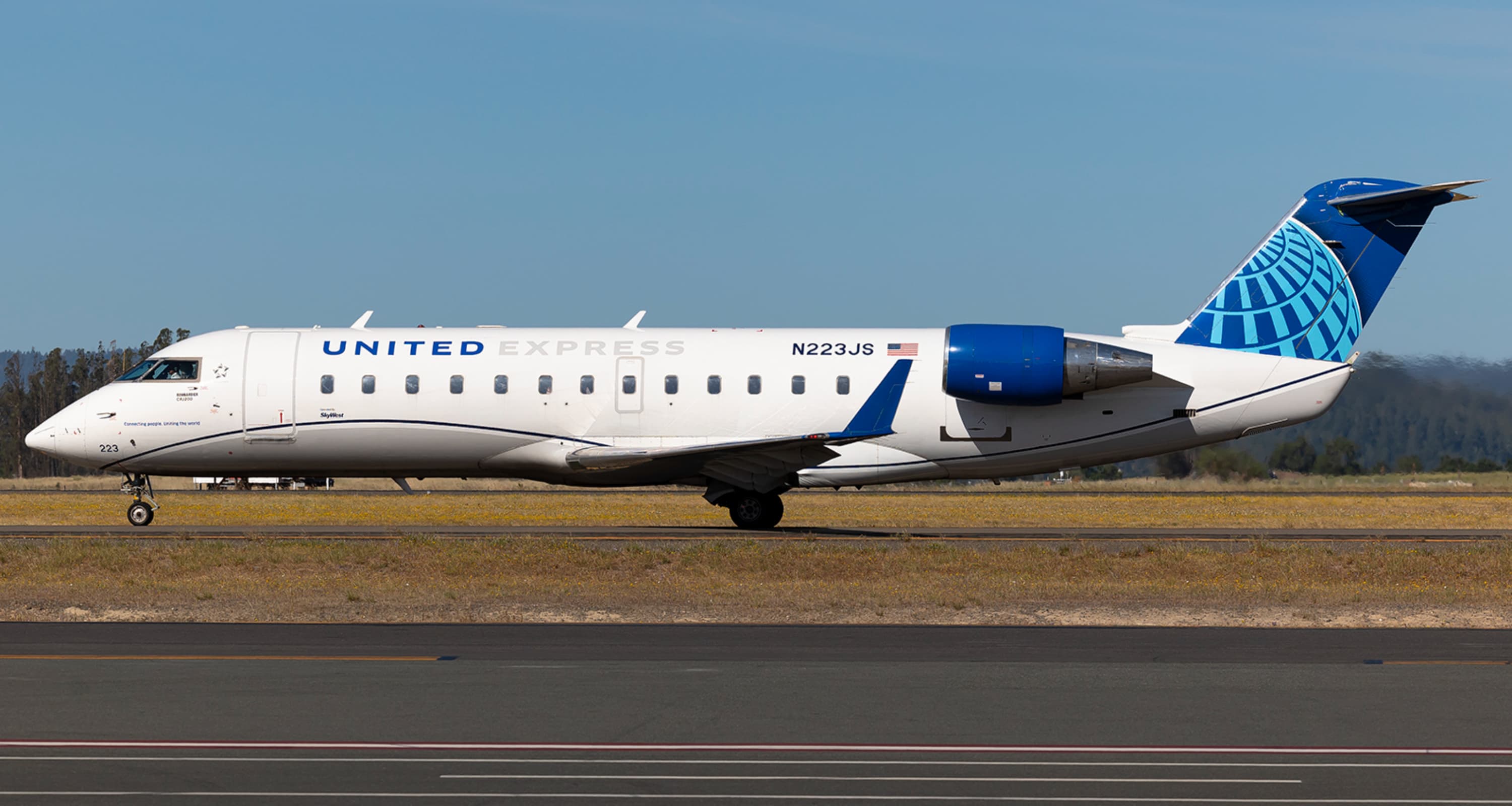 CRJ 200